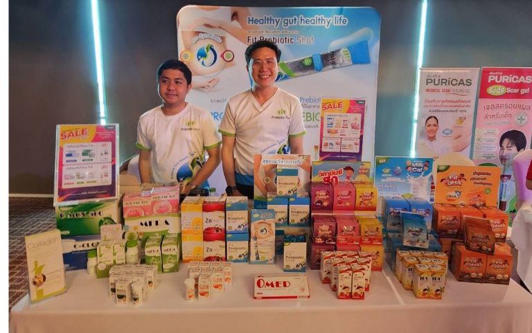 CMED Products display booth at the 'Moving Forward with Title Pharmacy' event held at Ramada Plaza Chao Fah, Phuket on September 15, 2024 บูธแสดงสินค้าของ CMED Products ในงาน 'Moving Forward with Title Pharmacy' ณ โรงแรมรามาดา พลาซ่า เจ้าฟ้า จ.ภูเก็ต วันที่ 15 กันยายน 2567